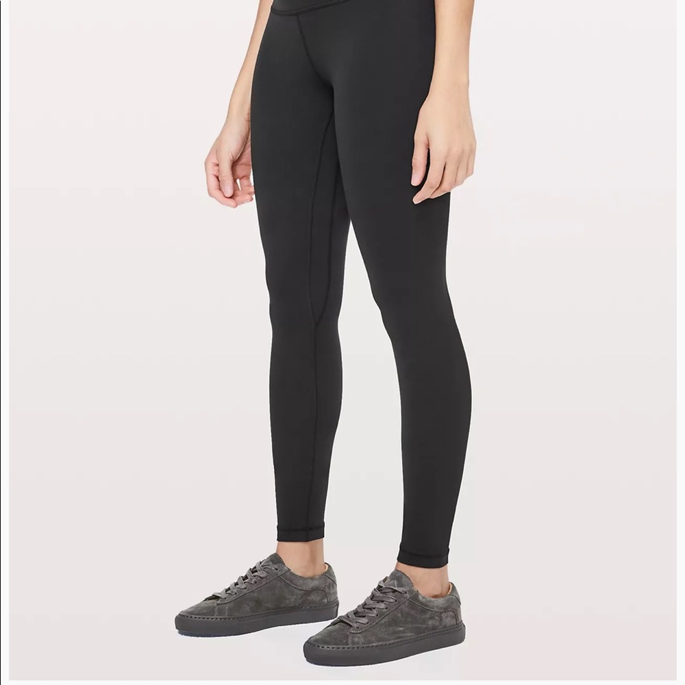 Black 28” Lululemon align leggings.